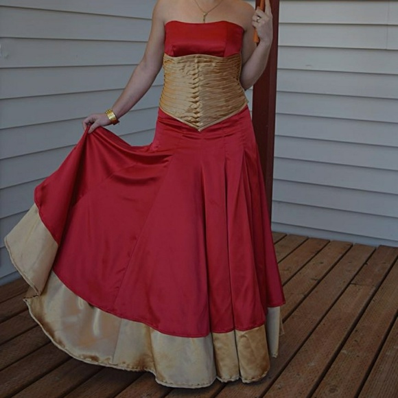 Satin Two-Piece Dress with Arrow Pleating - Picture 3 of 8